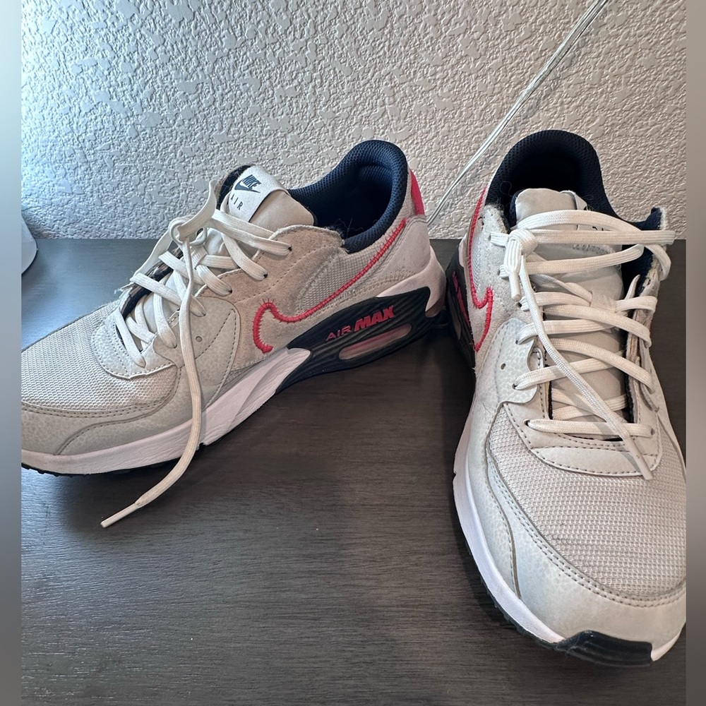 Women’s Nike Air Max White Red Sneakers Athletic Shoe Sz 9